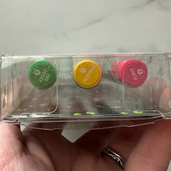 3 FOR $15❗️wet n wild Scooby Doo Collection Face and Body Crayons - Picture 5 of 5